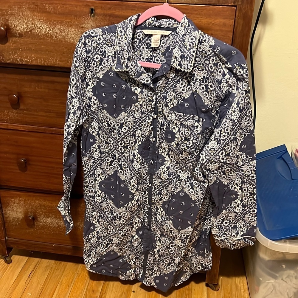 Victoria’s Secret cotton nightshirt size small. V108